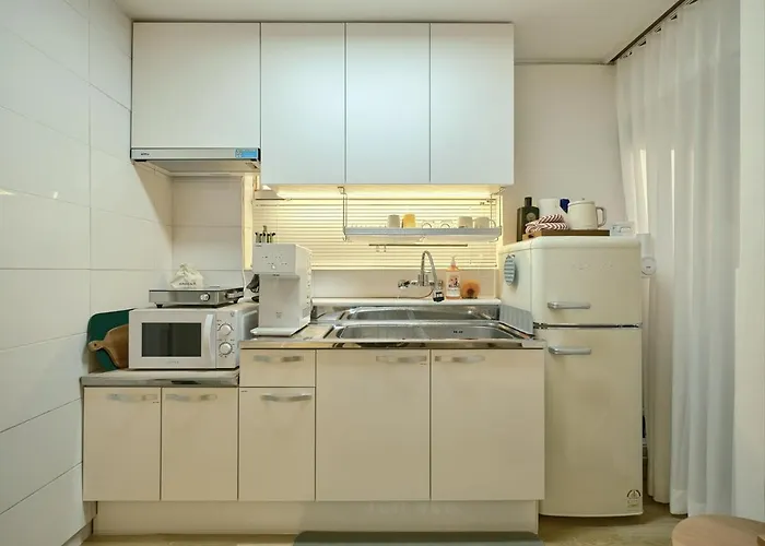 1st Floor, 3 Bedrooms, 5-min Walk To Mangwon Market, 10-min Walk To Subway, 5-min Walk To River, 10-min Walk To Hongdae, Family And Friends Accommodation, New Appartement