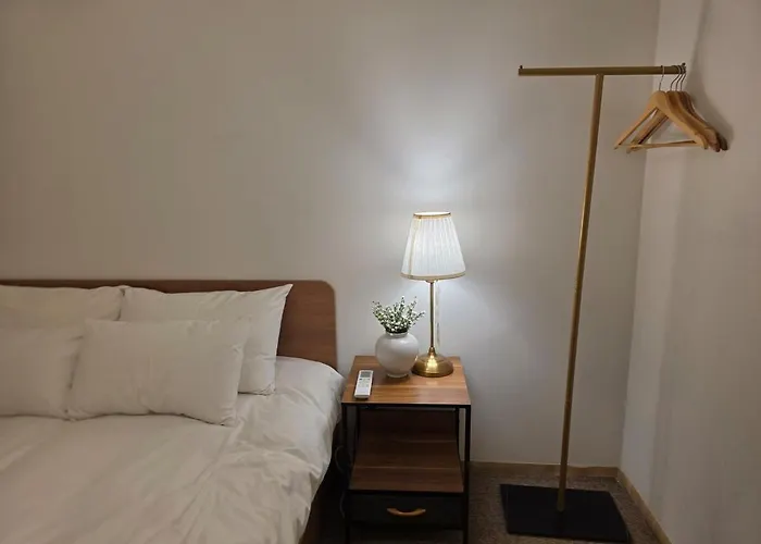 Appartement 1st Floor, 3 Bedrooms, 5-min Walk To Mangwon Market, 10-min Walk To Subway, 5-min Walk To River, 10-min Walk To Hongdae, Family And Friends Accommodation, New Seoel