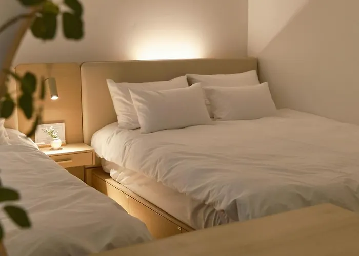 1st Floor, 3 Bedrooms, 5-min Walk To Mangwon Market, 10-min Walk To Subway, 5-min Walk To River, 10-min Walk To Hongdae, Family And Friends Accommodation, New Seoel
