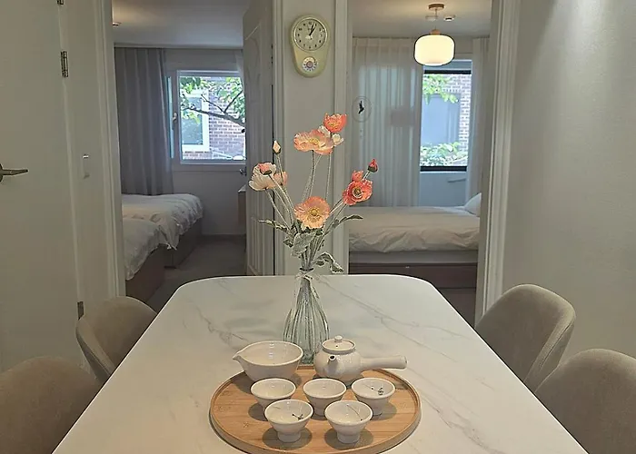 Appartement 1st Floor, 3 Bedrooms, 5-min Walk To Mangwon Market, 10-min Walk To Subway, 5-min Walk To River, 10-min Walk To Hongdae, Family And Friends Accommodation, New *