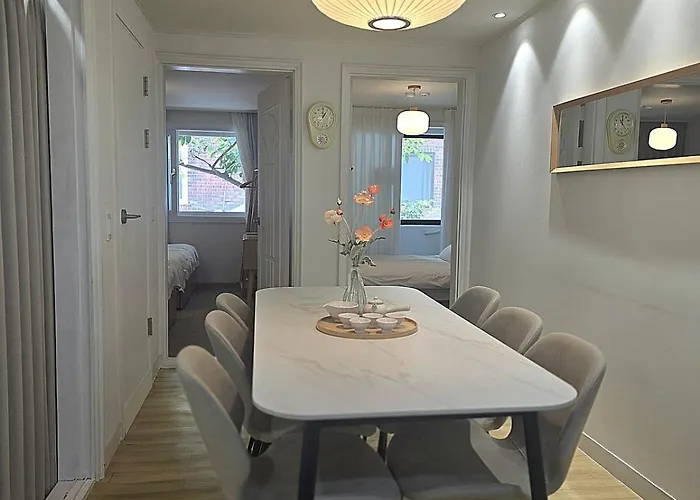 1st Floor, 3 Bedrooms, 5-min Walk To Mangwon Market, 10-min Walk To Subway, 5-min Walk To River, 10-min Walk To Hongdae, Family And Friends Accommodation, New Appartement *