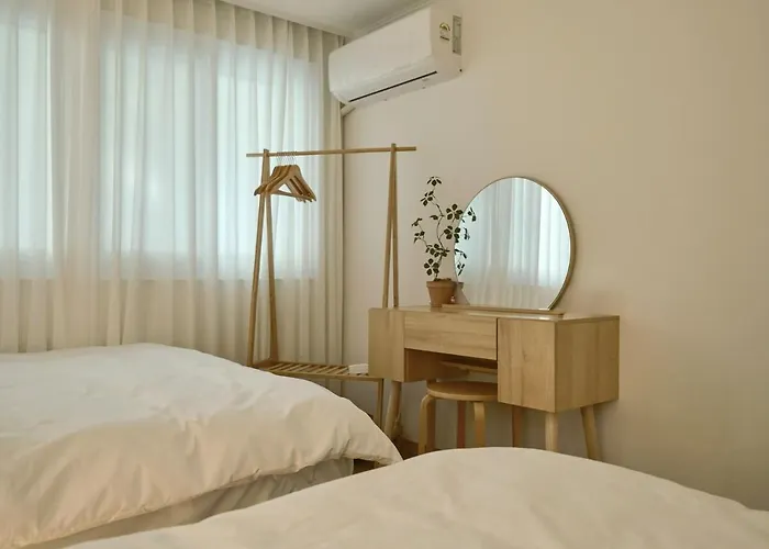 1st Floor, 3 Bedrooms, 5-min Walk To Mangwon Market, 10-min Walk To Subway, 5-min Walk To River, 10-min Walk To Hongdae, Family And Friends Accommodation, New Appartement Seoel