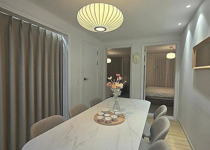 Appartement 1st Floor, 3 Bedrooms, 5-min Walk To Mangwon Market, 10-min Walk To Subway, 5-min Walk To River, 10-min Walk To Hongdae, Family And Friends Accommodation, New Seoel