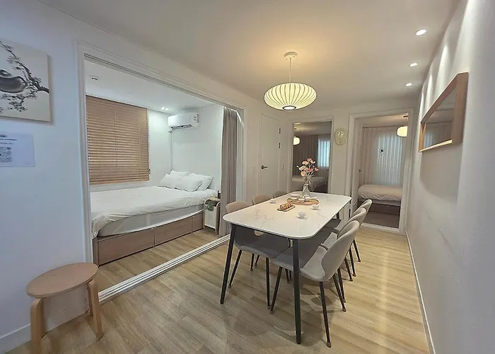 Appartement 1st Floor, 3 Bedrooms, 5-min Walk To Mangwon Market, 10-min Walk To Subway, 5-min Walk To River, 10-min Walk To Hongdae, Family And Friends Accommodation, New Seoel