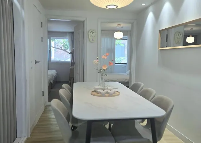 1st Floor, 3 Bedrooms, 5-min Walk To Mangwon Market, 10-min Walk To Subway, 5-min Walk To River, 10-min Walk To Hongdae, Family And Friends Accommodation, New Seoel