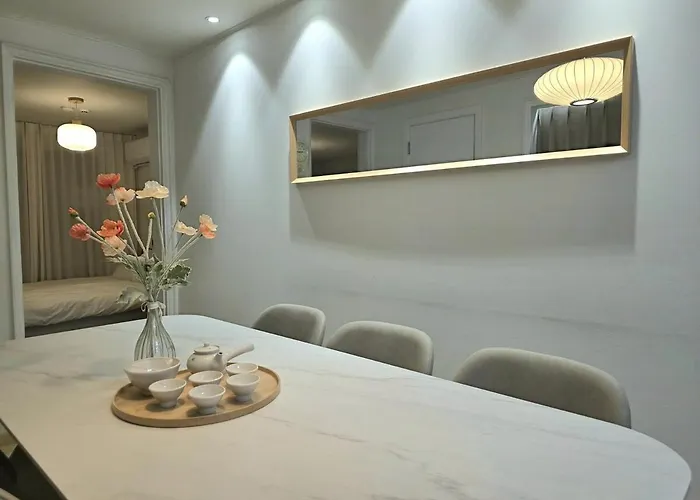1st Floor, 3 Bedrooms, 5-min Walk To Mangwon Market, 10-min Walk To Subway, 5-min Walk To River, 10-min Walk To Hongdae, Family And Friends Accommodation, New Seoel