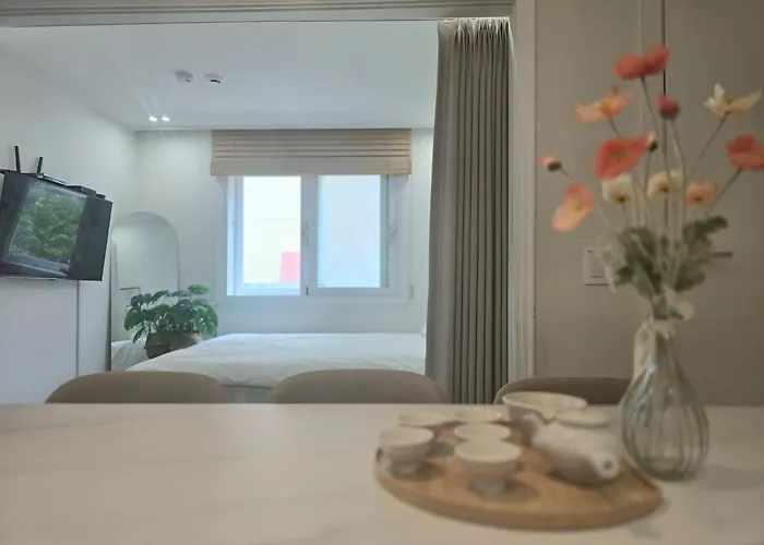 1st Floor, 3 Bedrooms, 5-min Walk To Mangwon Market, 10-min Walk To Subway, 5-min Walk To River, 10-min Walk To Hongdae, Family And Friends Accommodation, New Appartement Seoel