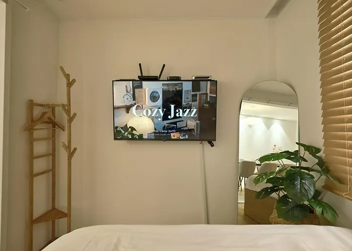 Appartement 1st Floor, 3 Bedrooms, 5-min Walk To Mangwon Market, 10-min Walk To Subway, 5-min Walk To River, 10-min Walk To Hongdae, Family And Friends Accommodation, New