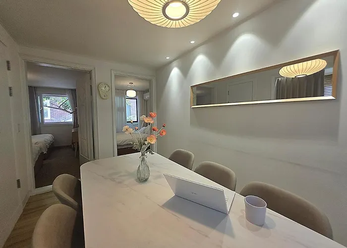 1st Floor, 3 Bedrooms, 5-min Walk To Mangwon Market, 10-min Walk To Subway, 5-min Walk To River, 10-min Walk To Hongdae, Family And Friends Accommodation, New * Seoel