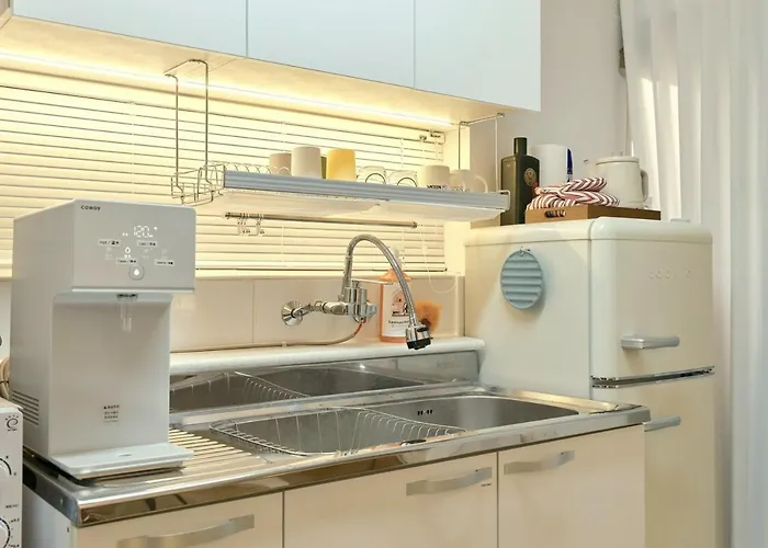 1st Floor, 3 Bedrooms, 5-min Walk To Mangwon Market, 10-min Walk To Subway, 5-min Walk To River, 10-min Walk To Hongdae, Family And Friends Accommodation, New